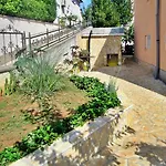 Nidisa Πανσιόν 3*